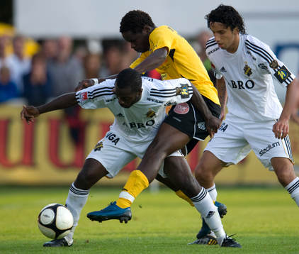 Dulee Johnsson och Jorge Ortis, AIK mot Patrick Osiako,