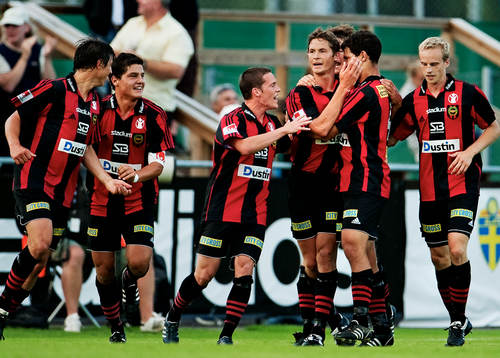 Philip Haglund, Brommapojkarna, gratuleras till sitt