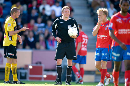 Markus Strömbergsson, Domare reser sig