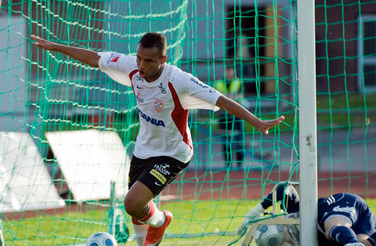 Bläddra bland fler bilder av Fotboll, Superettan, Väsby - Assyriska