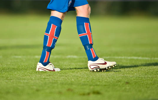 Fot, ben, strumpa, flagga, gräs, gräsplan, genre