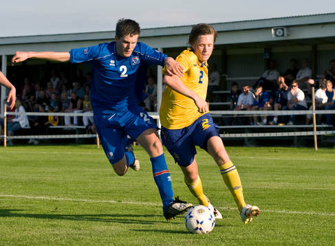 Brynjar Asgeir Gundmunsson, Island och Mattias Johansson,