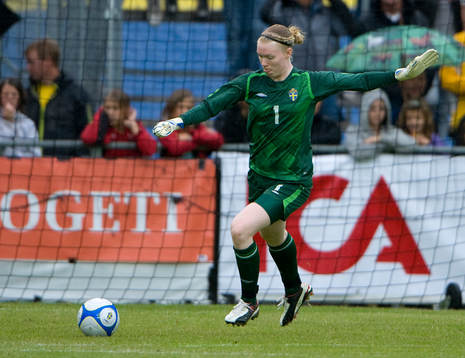 Hedvig Lindahl, Målvakt