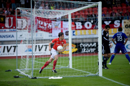 Daniel Mendes, Kalmar hämtar bollen i målet