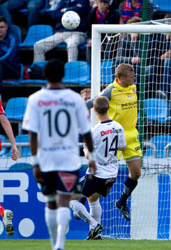 Pär Hansson, Målvakt, Helsingborg ramlar med ryggen i