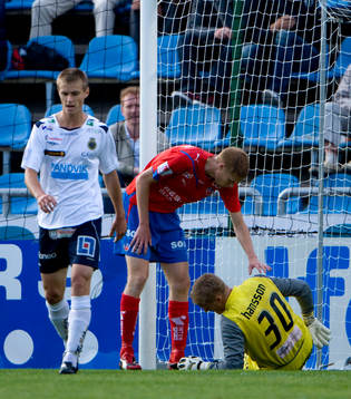 Pär Hansson, Målvakt, Helsingborg ramlar med ryggen i