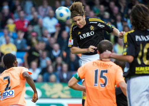 Nils-Eric Johansson, AIK nickar in segermålet 1-0