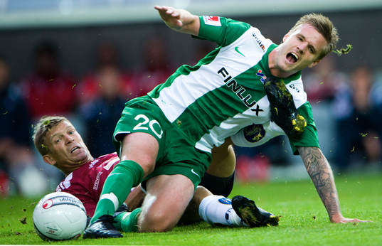 Marcus Allbäck och Andreas Dahl i en tuff kamp