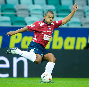 Alvaro Santos laddar