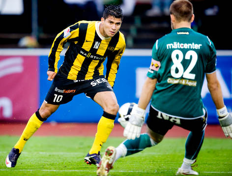 Paulinho, Häcken bommar ett friläge på John Alvbåge,
