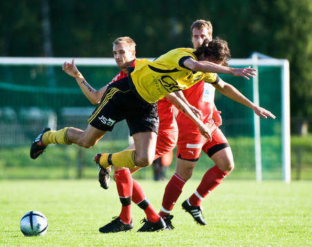 Bläddra bland fler bilder av Fotboll, division 2, IFK Hässleholm - Höllviken