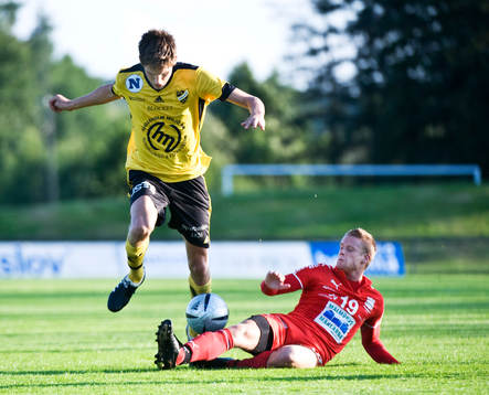 Simon Larsson, Hässleholm, glidtacklas. Glidtackling