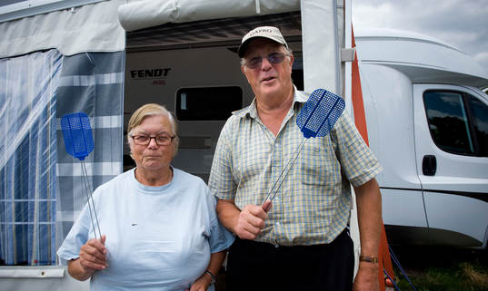 Sven Persson och Gull-Britt Nilsson plågas av invationen
