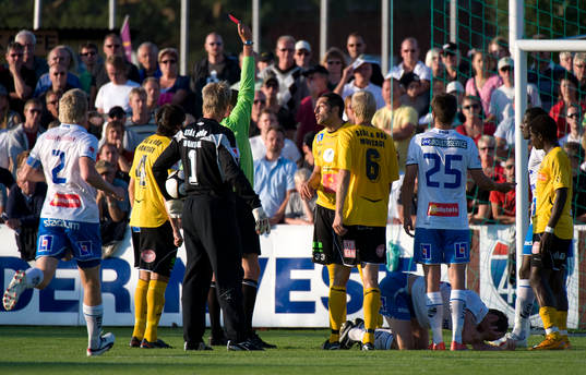 Juan Robledo, Mjällby får rött kort