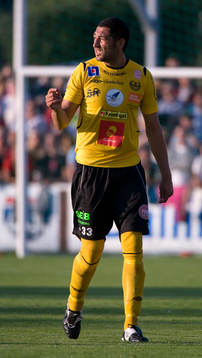 Juan Robledo, får rött kort  och kliver av planen