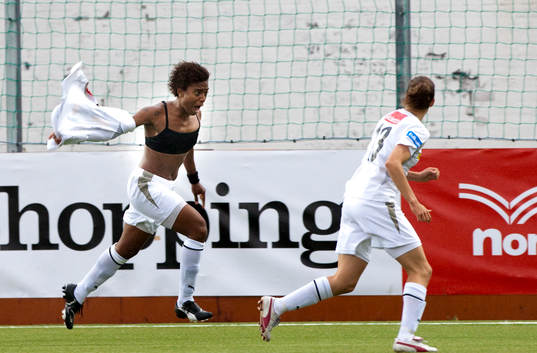 Elaine Moura gör 1-0