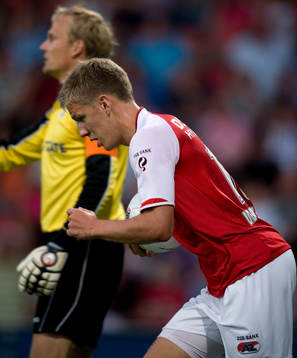 Pontus Wernbloom, AZ hämtar bollen
