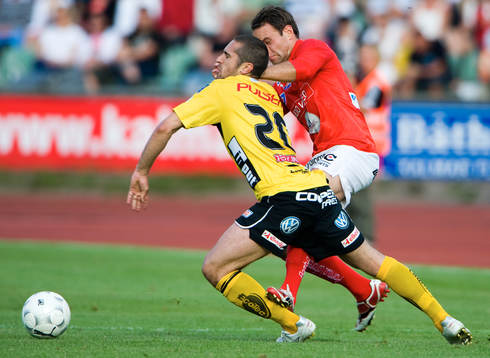 Stefan Larsson vräker omkull Emir Bajrami