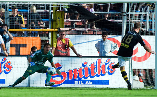 Markus Jonsson,  AIK gör 1-1 på Kristoffer Nordfeldt,