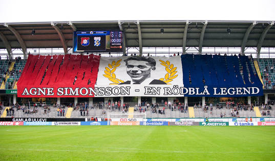 Örgryteklackens tifo innan matchen. Agne Simonsson, en