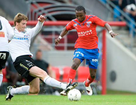 May Mahlangu, nyförvärv från IFK Hässleholm, stoppas av