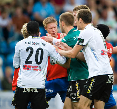 Bråk mellan John  Alvbåge och HIF-arna