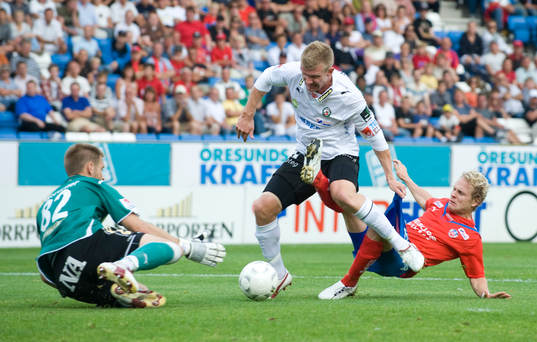 John Alvbåge, målvakt, Örebro, räddar framför Erik