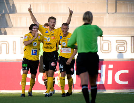 Jukka Santala, Mjällby debuterar och avgör med sitt 1-2