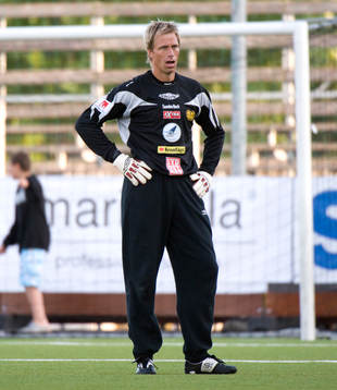 Mattias Asper, Målvakt Mjällby är upprörd