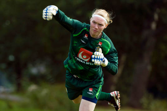 Hedvig Lindahl, målvakt