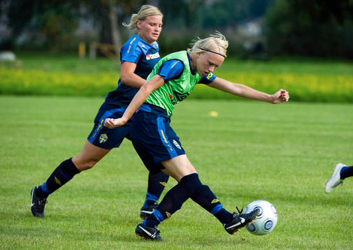 Sara Lindén och Linnea Liljegärd, Sverige