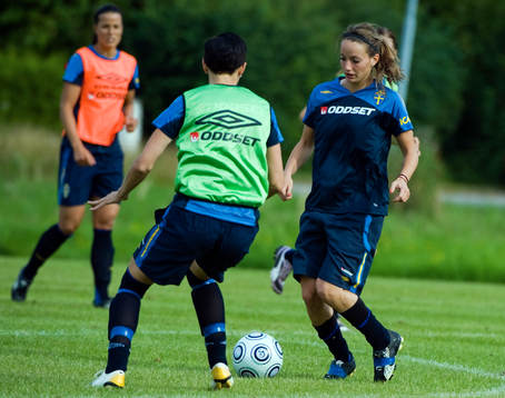 Kosovare Asllani, Sverige