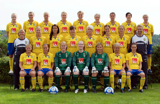 Bakre raden frv,  Anna Paulsson, Charlotte Rohlin, Caroline