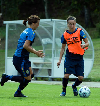 Lina Nilsson och Kosovare Asllani, Sverige