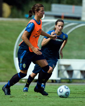 Lina Nilsson och Kosovare Asllani, Sverige