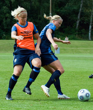 Lisa Dahlkvist och Sara Larsson, Sverige