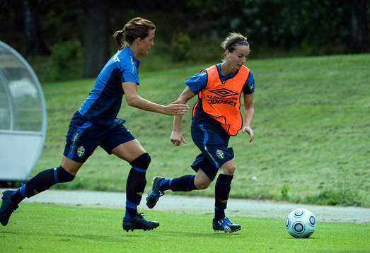 Lina Nilsson och Kosovare Asllani, Sverige