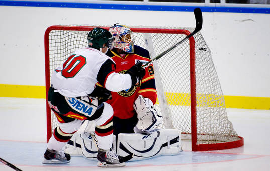 Fredrik Petersson, Frölunda, gör mål på Mark Owuya,