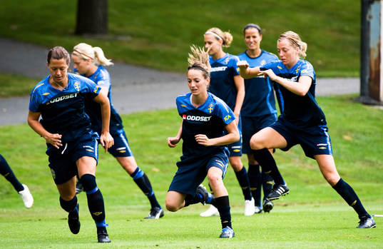 Lina Nilsson, Kosovare Asllani och Linda Sembrant, Sverige