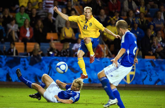 Christian Wilhelmsson, Sverige och Sami Hyypiä, Finland