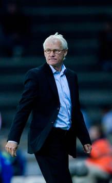 Morten Olsen, förbundskapten, Danmark, ser inte glad ut,