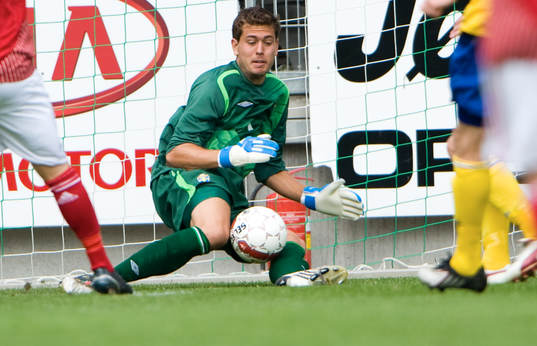 Kristoffer Nordfeldt, målvakt, räddar