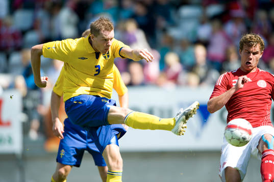 0-3, här skjuter Marcus Nilsson, Sveriges tredje mål