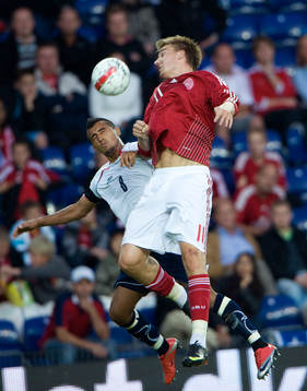 Nicklas Bendtner nickduell med Arturo Vidal
