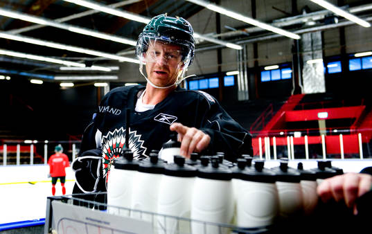 Per-Johan Axelsson, Frölunda dricker vatten