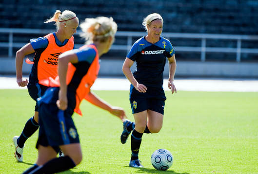 Caroline Seger och Victoria Sandell Svensson, Sverige