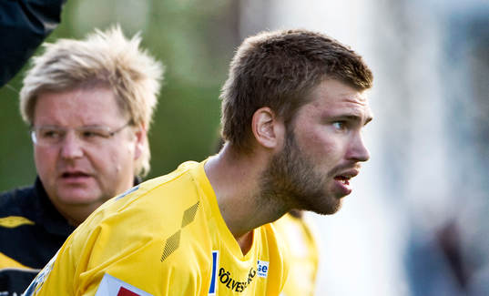 Jukka Santala och i bakgrunden Peter Swärdh, tränare