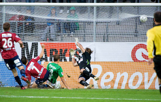 Pär Ericsson, GAIS, gör matchens enda mål. Bengt