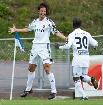1-1 Ivan Obolo som grattas av Dulee Johnson. Jubel