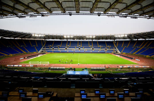Träning på Olympica Stadion.  Arena